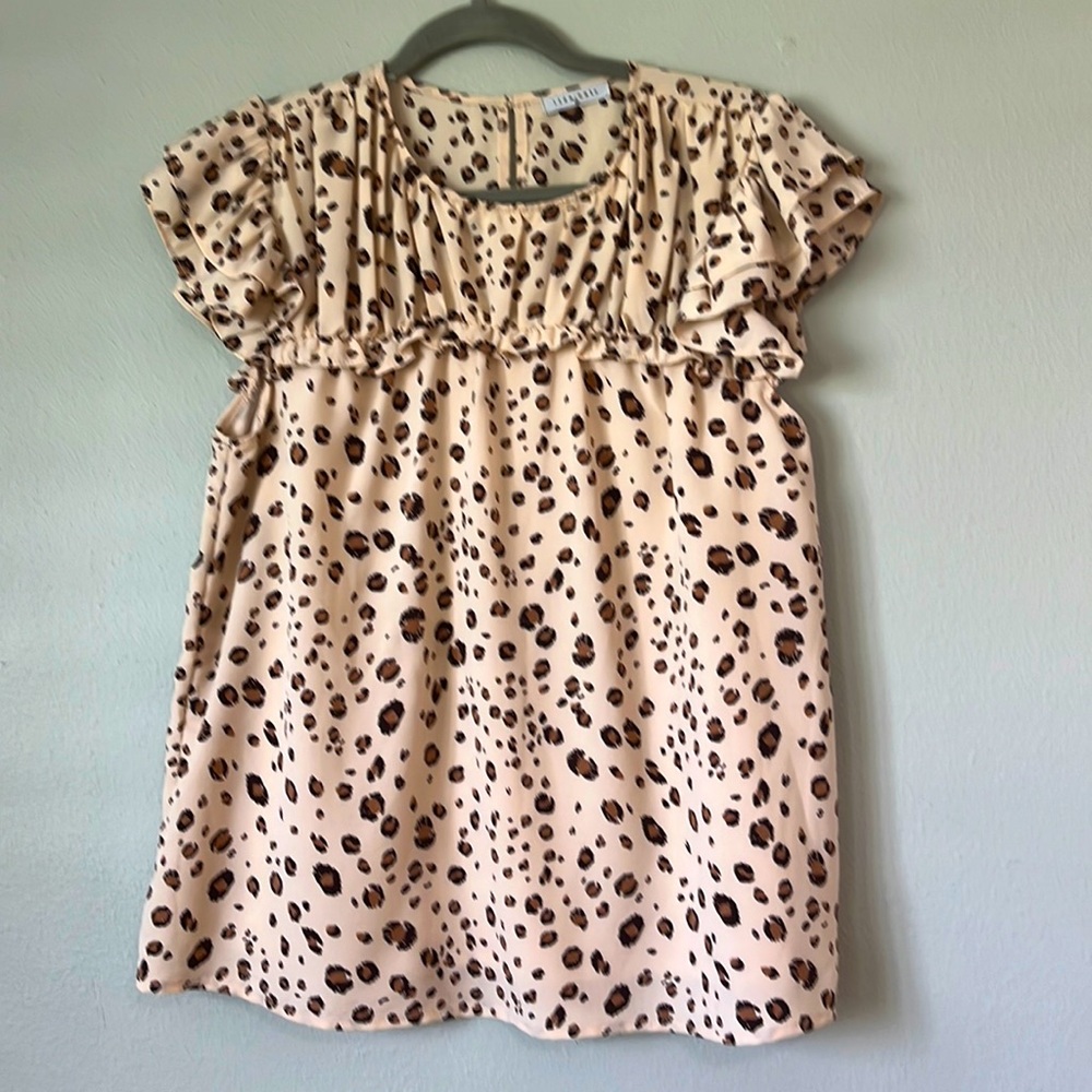 Ladies cream/brown leopard print top. Size Medium. Excellent condition